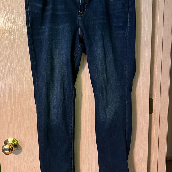 Gently used very comfy Old Navy jeans. - Picture 3 of 3